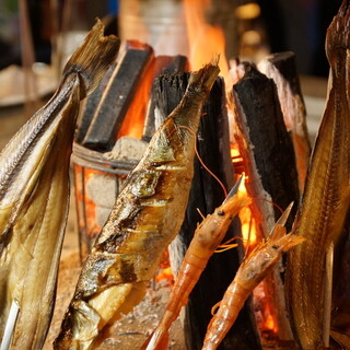 【原始焼き】じっくり焼き上げて閉じ込める旬の魚の旨味を堪能