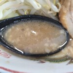 ラーメン二郎 - 豚の旨みが詰った甘口なスープ(=^･^=)