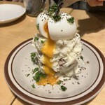 BOKKE - つまみは卵トロリのポテサラ