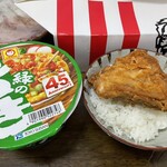 Kentakki Furaido Chikin - 緑のたぬきにフライドチキンにご飯ととにかくアンバランスな献立。
