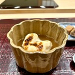 青空 - こんがり炙った虎河豚白子はスッポン出汁に浮かびます