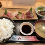 再来 - まぐろ三種造り定食＋ご飯大盛り＋とろろ
            1300円＋50円＋100円