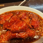 高円寺 焼肉ここち - 赤肉の切り落とし。韓国タレ。この味付けも秀逸