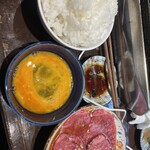 高円寺 焼肉ここち - 上ロースと卵のセット