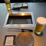 牛の達人 - 銀座で飲むビールは「うすはり」が似合う