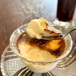 ロボ デ マル オオタニ - レチェ・アサダはクレムブリュレのようだけど表面は飴状ではなくオーブンでこんがり焼かれて香ばしい(*´꒳`*)♡