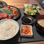 韓の台所 別邸 - 渋谷ウマだれ3種焼肉定食