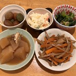 かず - きんぴらごぼう、大根とさば煮、小松とシーチキンのおひたし、ポテトサラダ、こんにゃくのぴり辛煮