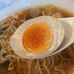 ぎょうざの満洲 - 火の通り抜群の味玉