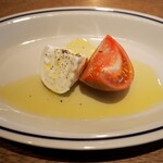 スガハラ - おかトマト + ブッラータチーズ カプレーゼ