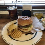 CRUZ BURGERS & CRAFT BEERS - CHEDDER CHEESE BURGER