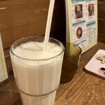 カレーや デッカオ - ラッシー