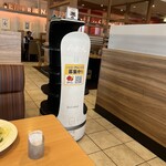 ガスト - 料理を運んでくれるロボット