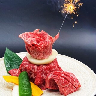 大切な記念日は肉ケーキでサプライズ♪