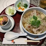 遊食豚彩 いちにいさん 日比谷店 - 豚ネギしゃぶ、蒸し寿司、トッピング用の柚子胡椒とネギ、蒸し野菜