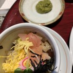 遊食豚彩 いちにいさん 日比谷店 - 蒸し寿司とおかわりした柚子胡椒