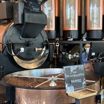 STARBUCKS RESERVE ROASTERY TOKYO - 店内　焙煎機