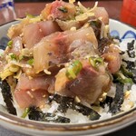 上の山亭 - あじ丼のアップ