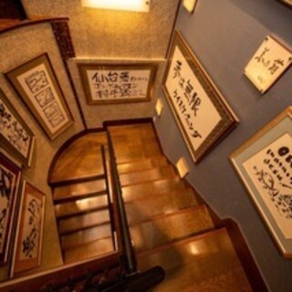 美術館のような店内