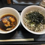 なぜ蕎麦にラー油を入れるのか。 新橋店 - 