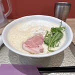 ふく流らーめん 轍  - ふく流らーめん(900円、斜め上から)