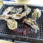 かきや汐浜 - 牡蠣を投入