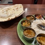 Singh's Kitchen - 「南インドのミールス」ライス大盛り1760円