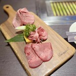 Kuroke Wakyou Yakiniku Zen - 牛タン3種盛り