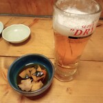 浜焼き海鮮居酒屋 大庄水産 - お通し、生中ビール