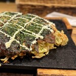 法善寺横丁 やき然 - 『名物モダン焼き』 ( 'ﾛ')/'ﾛ')/'ﾛ')/'ﾛ')/うまｰｰｲ!!!