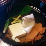 うかい竹亭 - 椀：小鯛薄葛仕立て