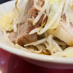 ラーメン二郎 - 豚の厚み