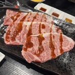 焼肉香味苑 - 料理写真:特選炙りロース