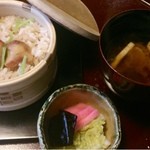 うかい竹亭 - 食事：帆立御飯・赤だし・香の物