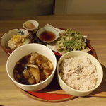 Mikuro - 雑穀米・きのこののっぺい汁・里芋の鳥そぼろ・タコと春菊のかきあげ
