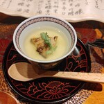 和み処 男山 - [2024年3月　訪問]上品な茶碗蒸し。半分ほど食べたら日本酒を注いで、また違った味わいを楽しみます。