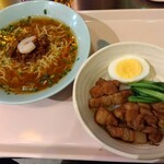 da pai dang 105 - 半魯肉飯、担仔麺(ルーローハン、タンツーメン)