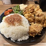 チキンバル ふぉんてーる - 唐揚げプレート ご飯大盛り1150円
