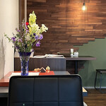 Coffee gallery Clement - いつも素敵なお花がいけてある