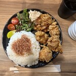 チキンバル ふぉんてーる - 唐揚げプレート ご飯大盛り1150円