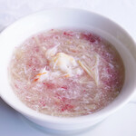 Plum scented shark fin soup with crab meat (1 cup)