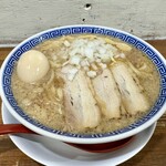 Niigata Hasshou Naoji - 背脂中華 味玉 950円、大盛 100円
                        2024年3月15日