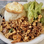 Thai kitchen Chaba - ガパオルアミット（別角度）
