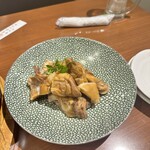 同福居 - 豚足の香味の燻製。八角かな？とスパイスを感じる！