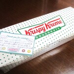 Krispy Kreme Doughnuts - 3個入りのパッケージ。