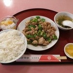 盛華飯店 - 『青椒鶏丁定食(鶏肉とピーマン炒め)』(税込1050円)