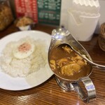 カリカル - 欧風 目玉焼きカレー