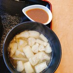 馬肉専門店　虎桜 - ステーキ重用のソースと味噌汁