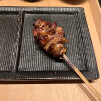 焼鳥 鐡 - はつもと。とてもおいしかったです。歯応えがある中にうまみがあり、何本でもいけます。これ。