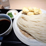 手打ちうどん円清 - 「とり天ざるうどん」（800円）・「大盛（2玉）」（250円増）